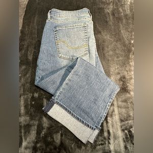 Vintage Levi jean capris. Light wash, size 12.
